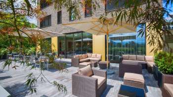 La terrasse accueillante du b_smart hotel
