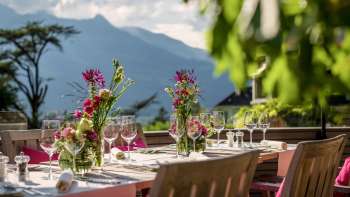 Une table dressée à l'Adlernest, au Park Hotel Sonnenhof