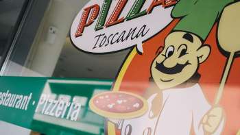 Détail du logo de la Pizzeria Toscana