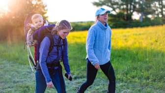 Promenade avec un petit enfant