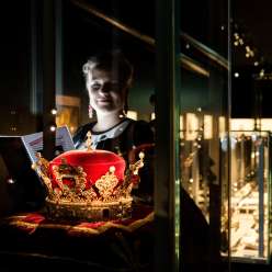 Chapeau_principal_invité_vitrine_château