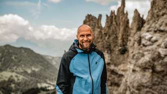 Marco Büchel en randonnée dans les montagnes du Liechtenstein Marco Büchel profite d'une randonnée dans les montagnes alpines du Liechtenstein par beau temps
