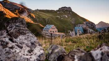 Vue sur le refuge Pfälzerhütte 2108 mètres d'altitude