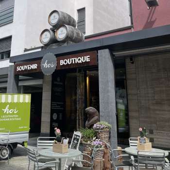 Hoi-Laden vu de l'extérieur
