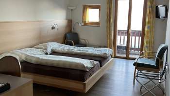 Chambre double avec balcon à l'hôtel Kulm