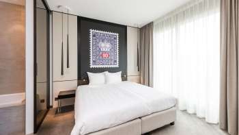Chambre double à la décoration moderne à l'hôtel b_smart de Bendern