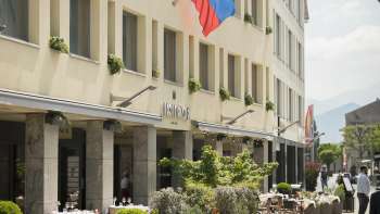 Vue extérieure de l'hôtel-résidence situé dans la vieille ville de Vaduz