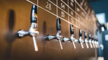 Détail de robinets de soutirage dans une brasserie du Liechtenstein