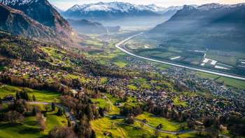 Vue sur la vallée du Rhin et les montagnes environnantes