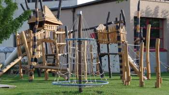 Aire de jeux près de l'école communale