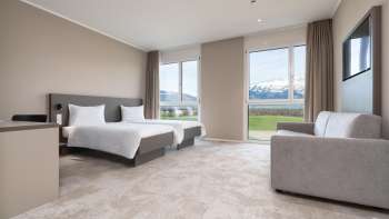 Chambre double lumineuse et moderne au b_smart motel