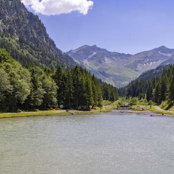  Vue sur le Lac Gänglesee  Steg les montagnes en arrière-plan