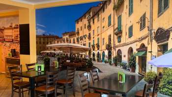 Vue extérieure du bar-bistro «La Piazza»