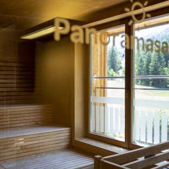 Sauna avec vue sur les montagnes au JUFA Hotel Malbun - se détendre avec vue sur la nature et la forêt