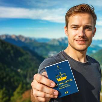 L'homme montre le passeport découvertes ALL INCLUSIVE avec un panorama de montagnes en arrière-plan