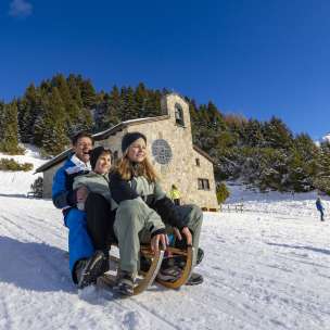 Séance photo familiale hivernale à Malbun