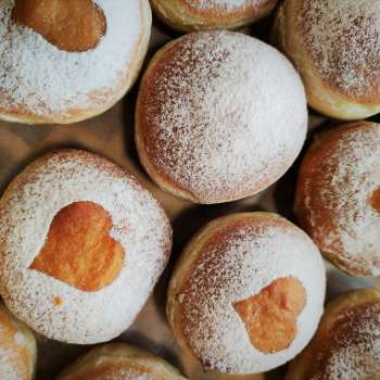 Image d'en haut de fins beignets