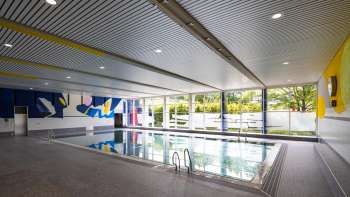 Photo de l'intérieur de la piscine couverte Resch