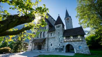 Vue extérieure de l'église paroissiale Saint-Nicolas
