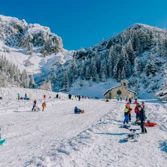 Plaisir de la luge à Malbun - Plaisirs d'hiver pour les familles au Liechtenstein