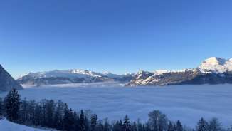 Vue de Rizlina sur la mer de brouillard