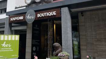 Hoi-Laden vu de l'extérieur