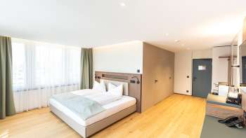 Chambre double moderne et confortablement aménagée à l'Alpin Royal Hotel