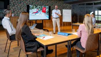 Exposé d'impulsion avec Marco Büchel dans une salle de réunion