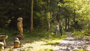 Figure en bois sur le « sentier des légendes walsers »