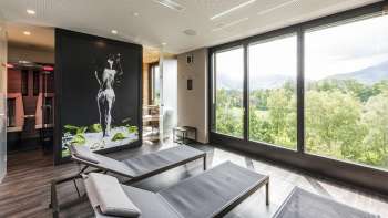 Espace bien-être avec sauna et cabine infrarouge à l'hôtel b_smart